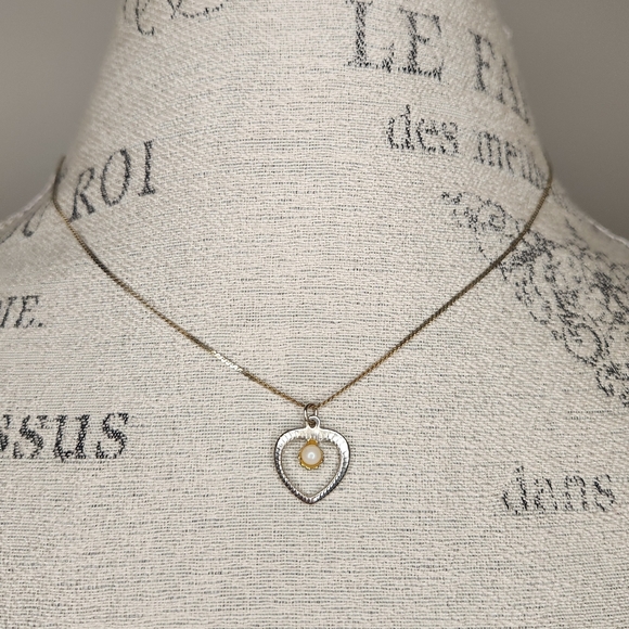 Vintage Jewelry - Silver gold heart pearl pendant